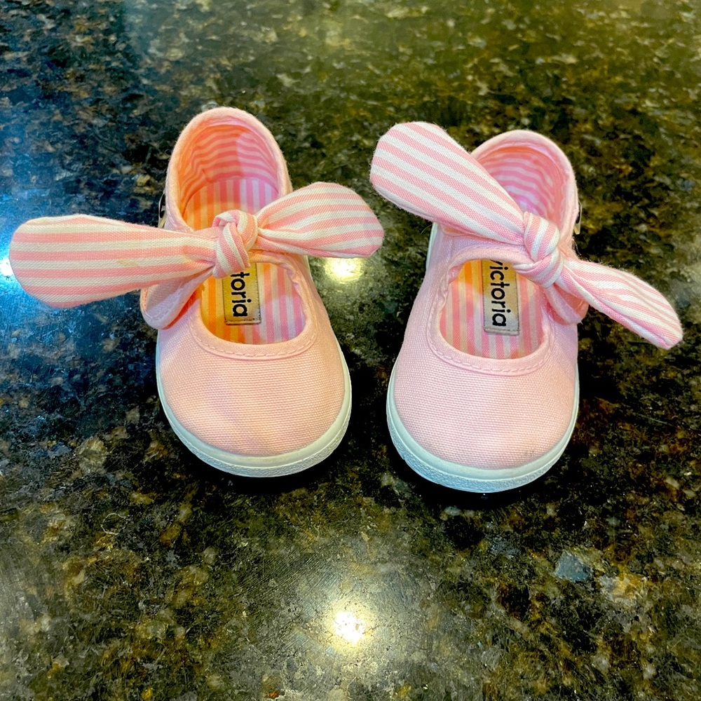 Victoria Girl’s Bow Mary Jane Pink